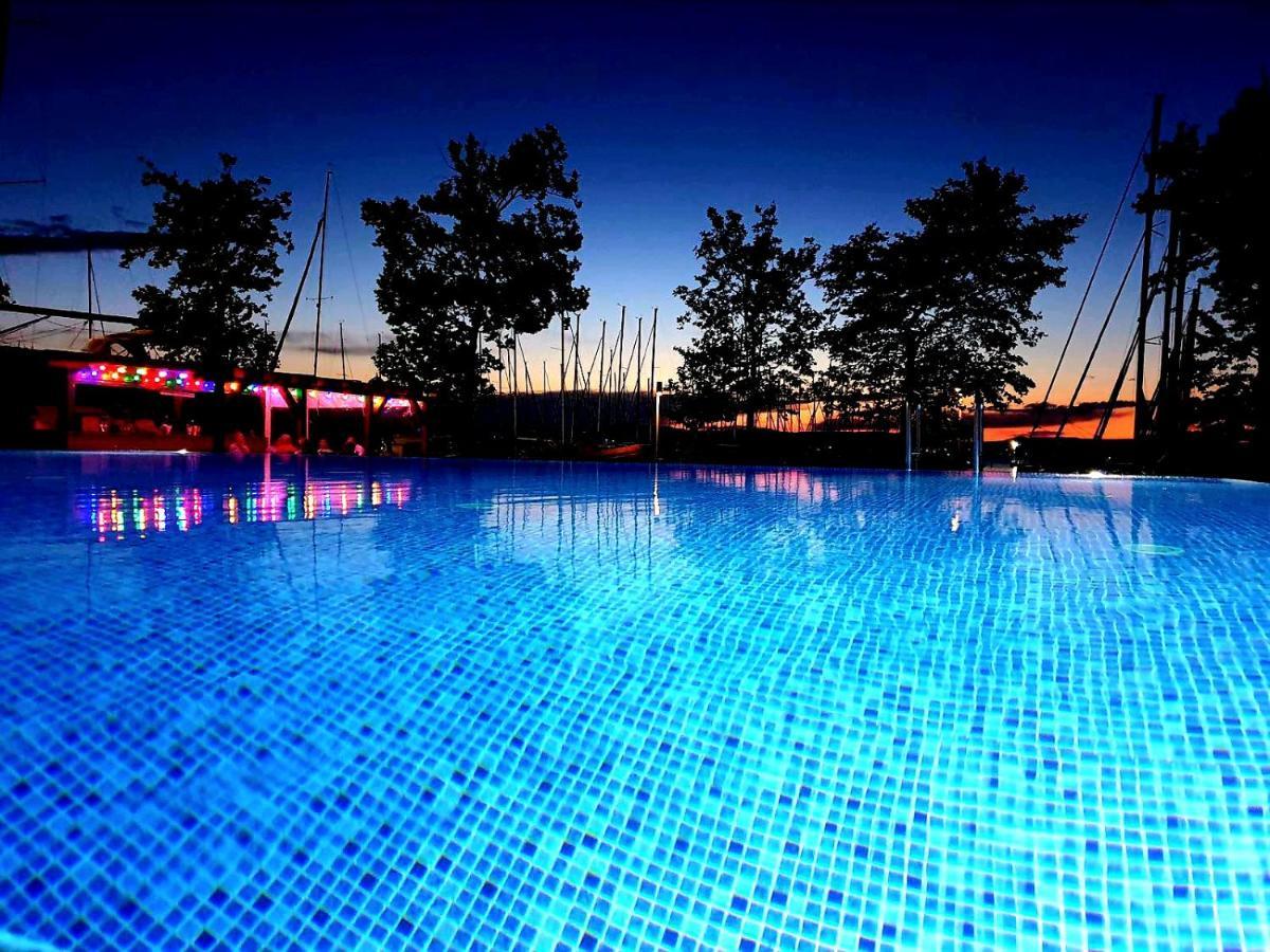 Bl Lakeside Apartman Balatonlelle Extérieur photo